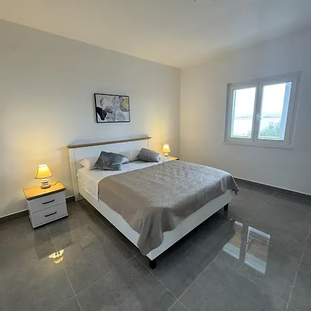 Apartment Anka - By The Sea *