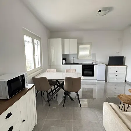 Apartment Anka - By The Sea *