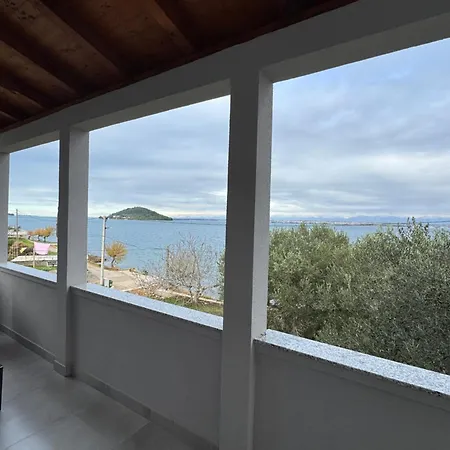 Apartment Anka - By The Sea *